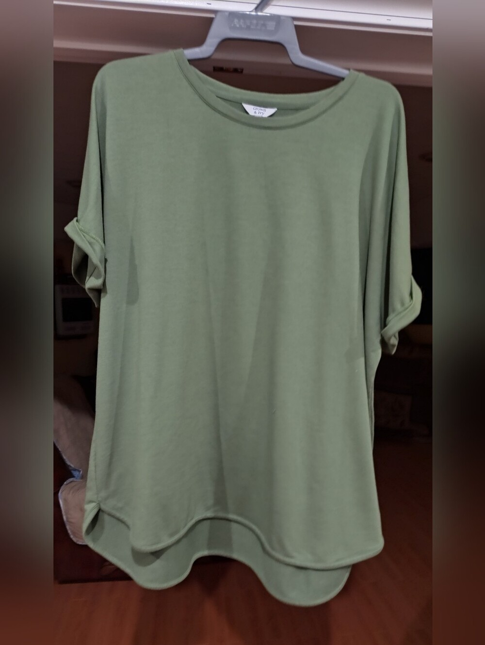 crown & ivy Olive Green Rolled-Sleeve Tunic